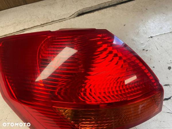 KIA VENGA LAMPA LEWY TYŁ - 5