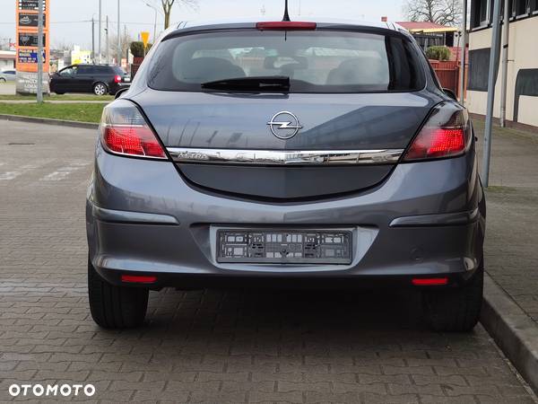 Opel Astra III GTC 1.9 CDTI Cosmo - 12