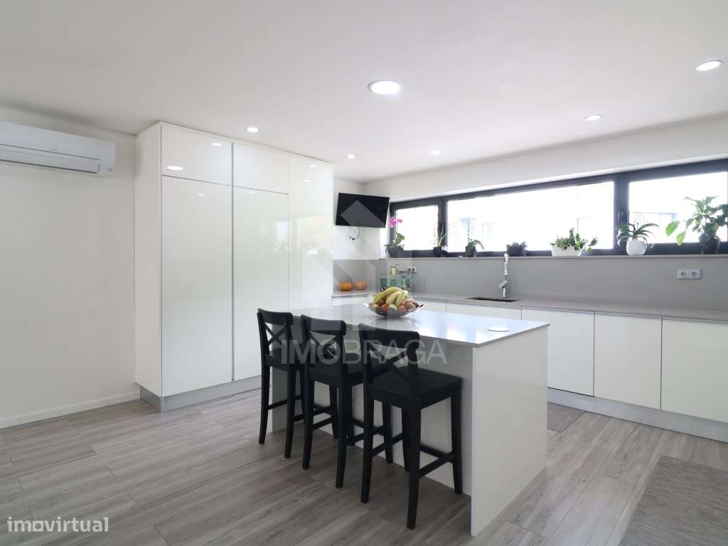 Venda Moradia Banda T3, em Esporões, Braga-16