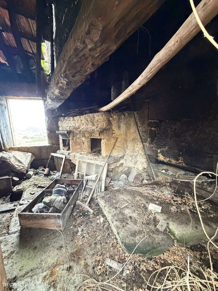 Casa Antiga / Ruína para Restaurar-11