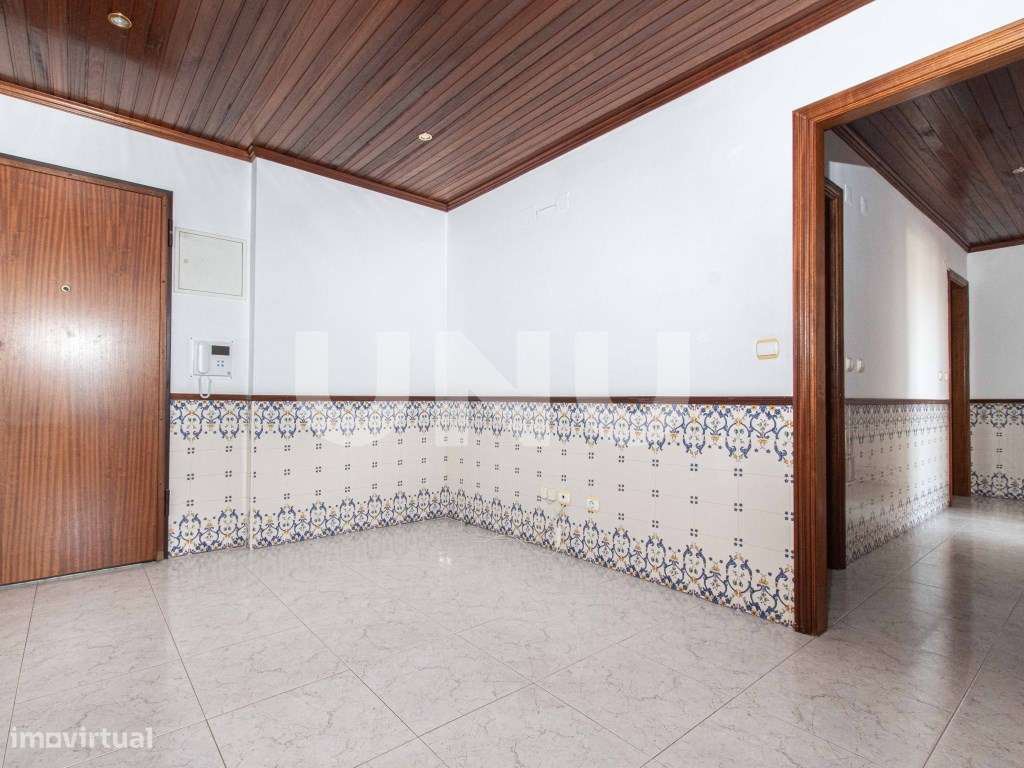 Apartamento T3, com lugar de estacionamento, no Carregado!-4