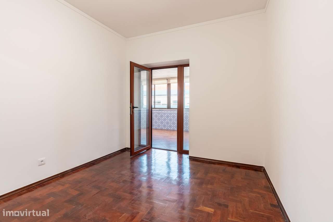 Apartamento T3 em Linda-a-Velha-9