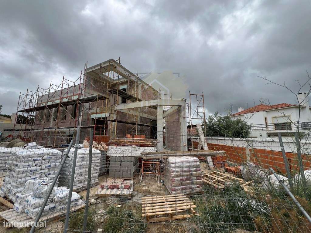 Moradia V4 com excelentes acabamentos-5