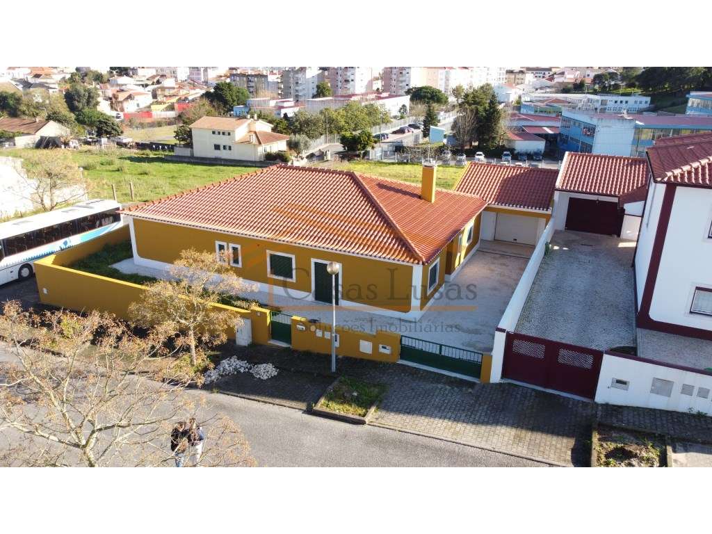 Moradia Térrea - T4 c/ jardim e Garagem - Grande imagem: 2/32