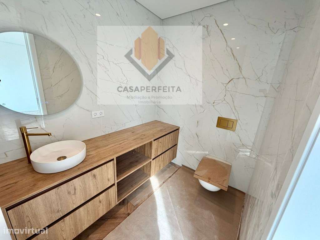 Moradias V5 de Luxo com Piscina, Jardim e Terraços - Praia da Madalena-12