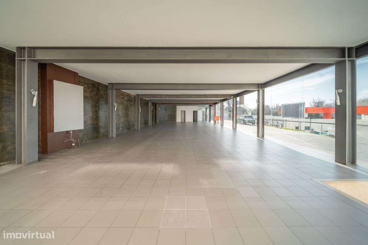 Ampla Loja a 2 minutos do centro da cidade de Guimarães - Grande imagem: 4/12