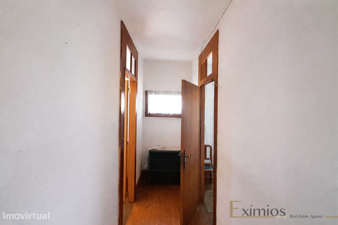 Moradia Centenária, para restauro, próxima ao Metro de Santa Clara - Grande imagem: 2/24