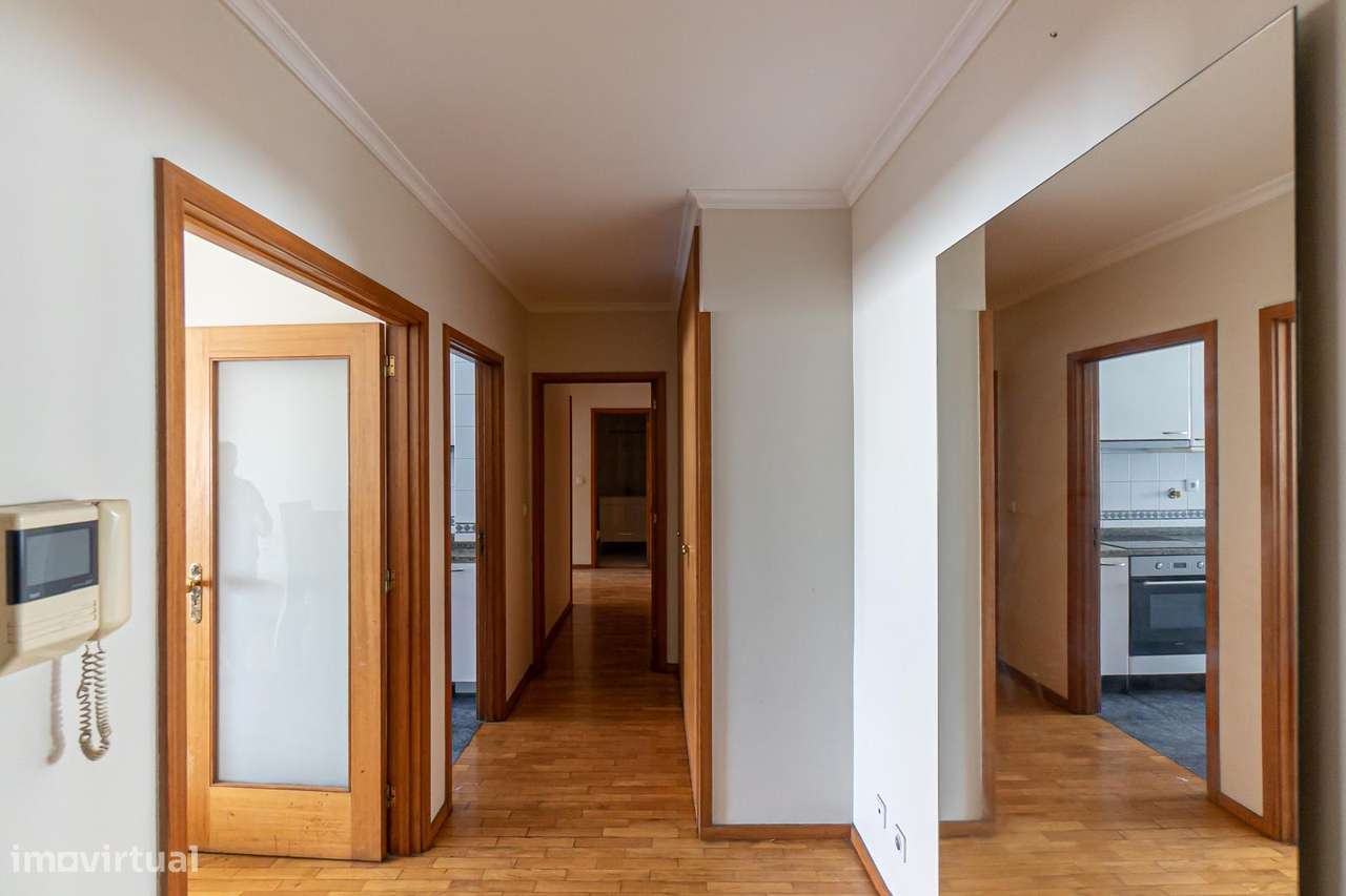 T2 com 97 m² , Lugar Garagem + Arrumos, Paranhos – Cruzamento do Amial - Grande imagem: 5/30