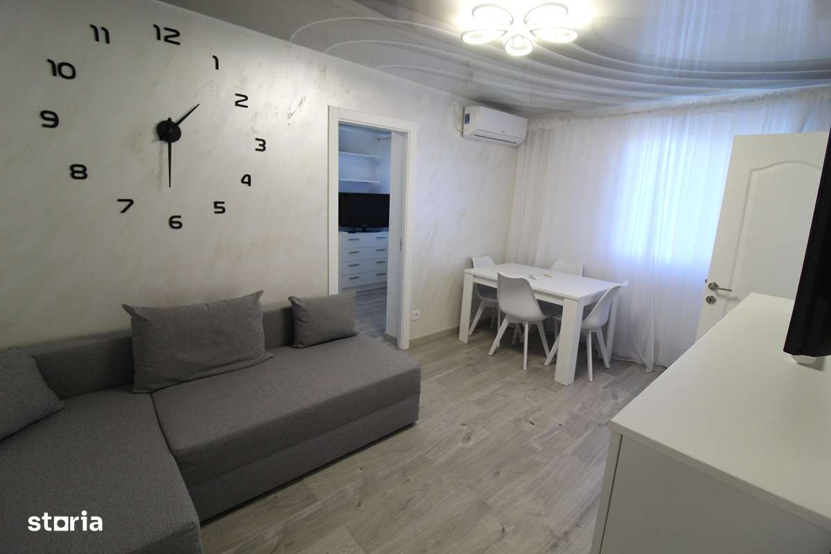 Vând apartament 3 camere în Hunedoara, zona Micro1-Teatru, etaj 4...-3