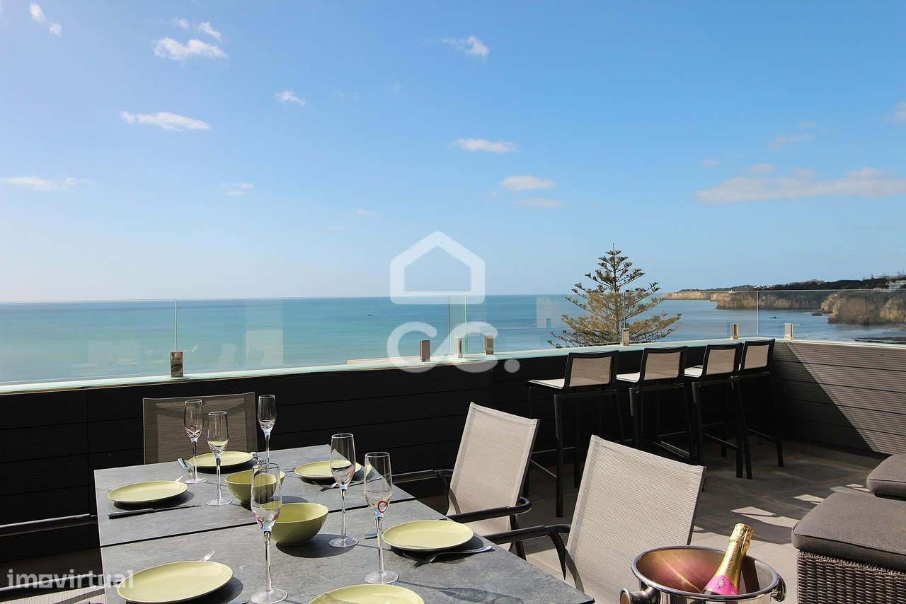 Apartamento T3 Renovado com Vista Mar e Terraço em Armação de Pêra-40