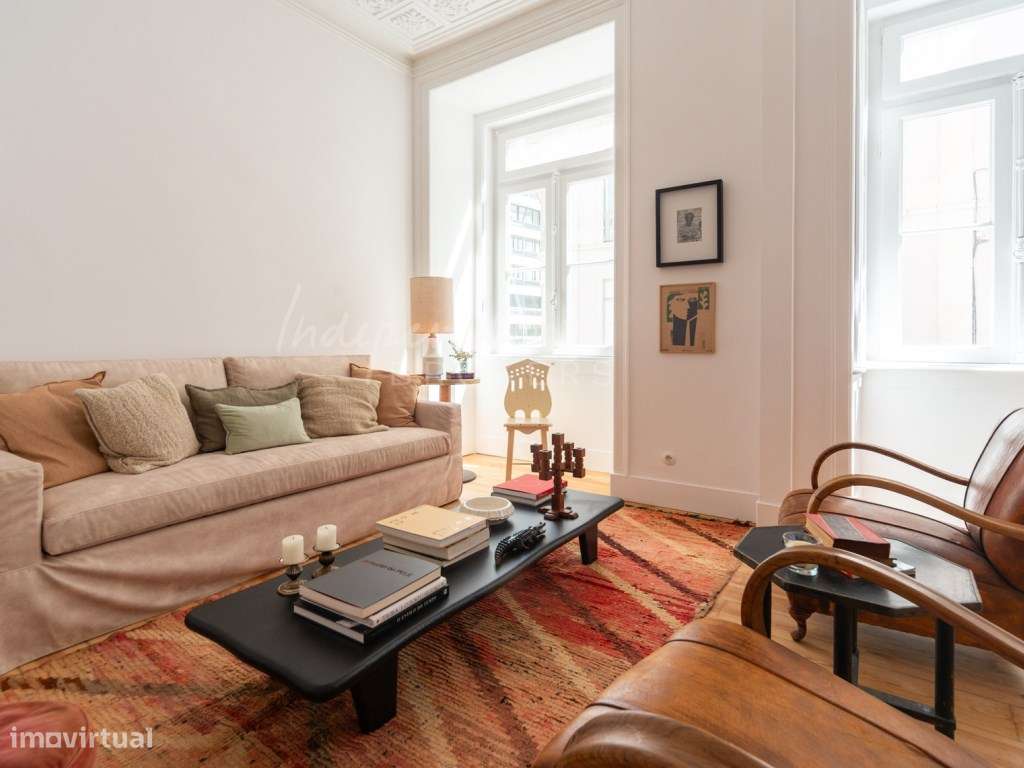 APARTAMENTO T2 COM MUITO CHARME-1