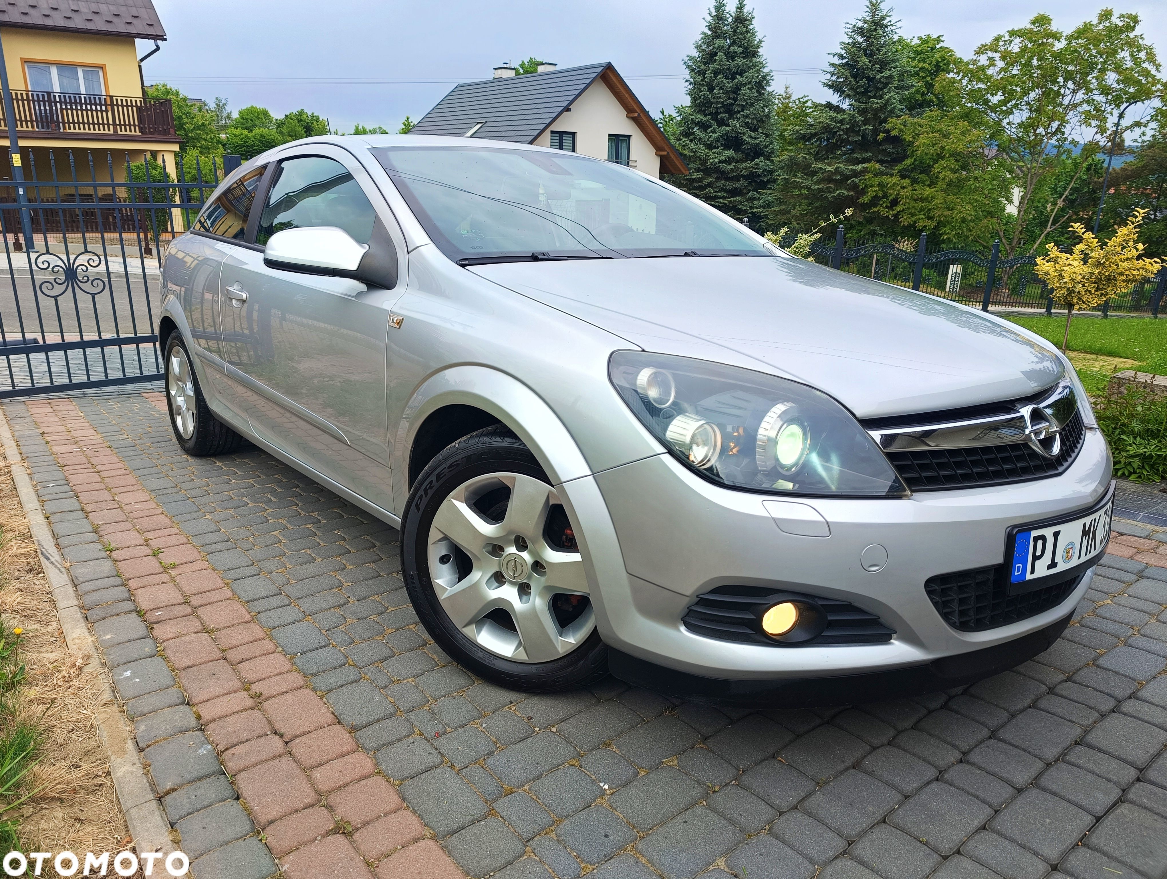 Opel Astra GTC 1.4 Edition - 1