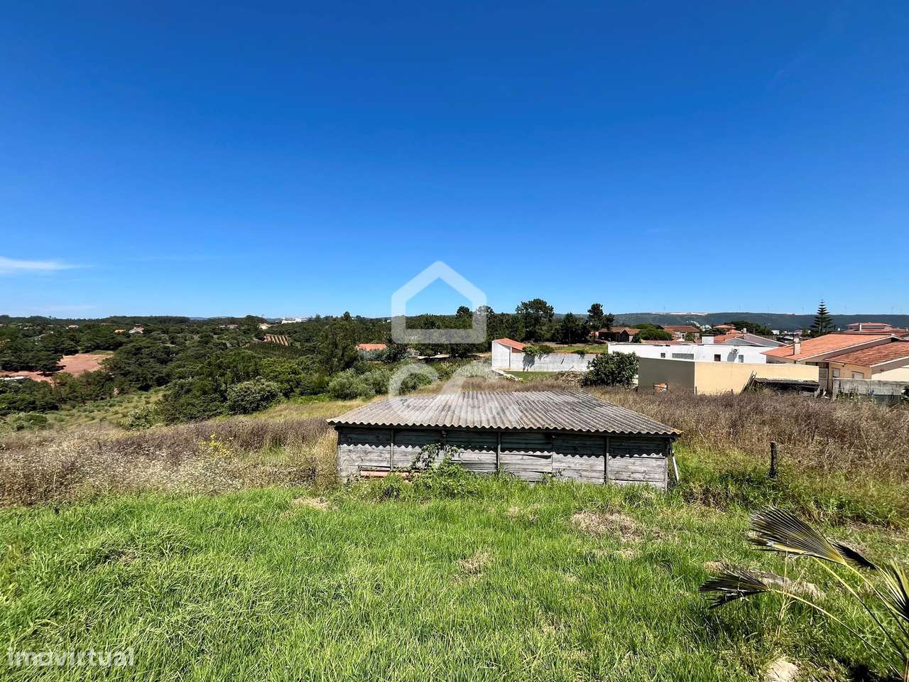 Terreno com vistas para a Serra dos Candeeiros - Grande imagem: 2/3