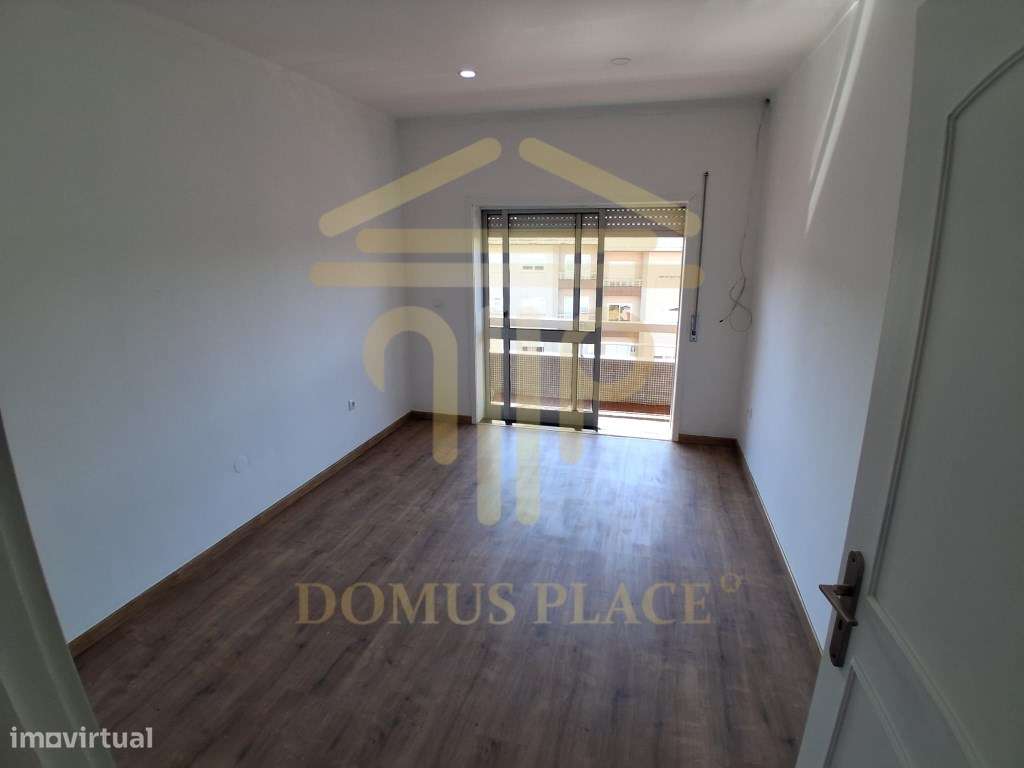 Apartamento T3 Renovado com 3 Frentes, Varandas e Garagem em Fânzer...-3