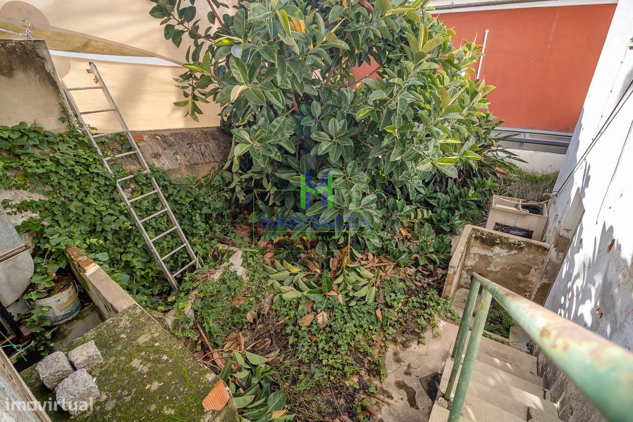 Prédio no Centro histórico de Lagos composto por 2 Apartamentos T3 e 1-28