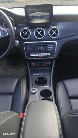 Mercedes-Benz CLA 250 4Matic 7G-DCT - 16
