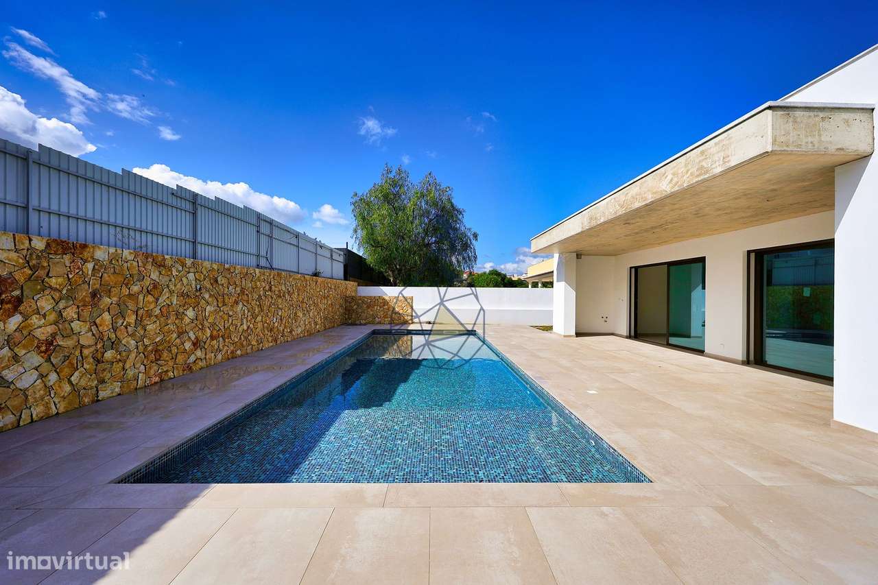 Moradia Nova com Piscina na Urbanização Monte Canelas - Portimão-35