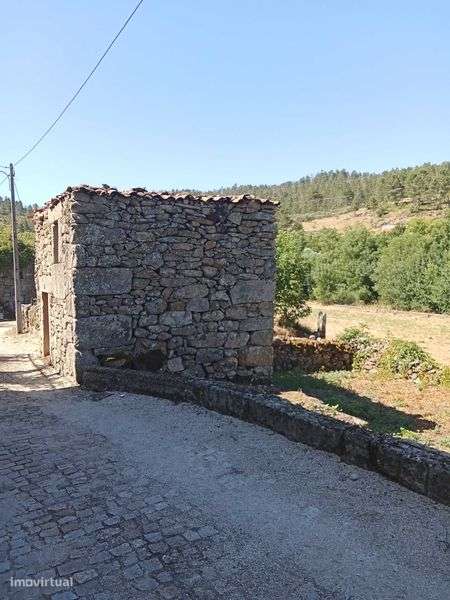 Casa antiga para reconstruir boa localização - Grande imagem: 5/5