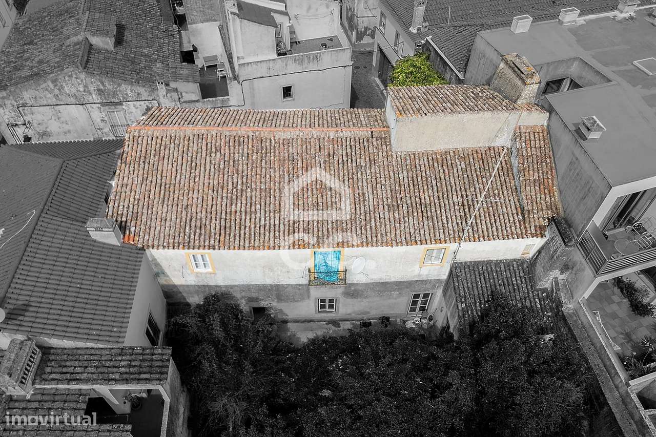 Moradia T3 Bifamiliar de 1º andar com Terraço no Centro Histórico de É-22