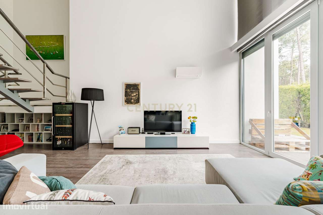 Moradia contemporânea na Aroeira | Luz natural, conforto e eficiência-16