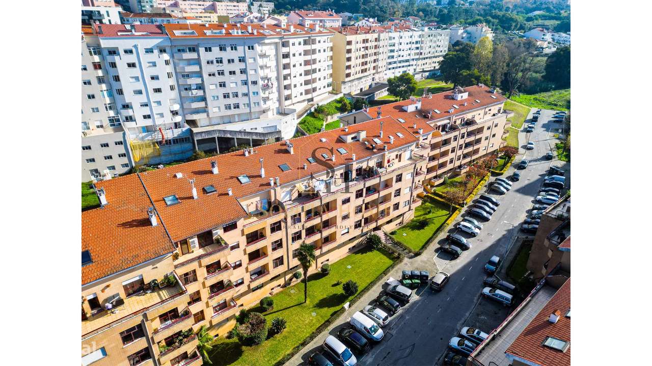 T2 c/ terraço e box, em Mafamude-23