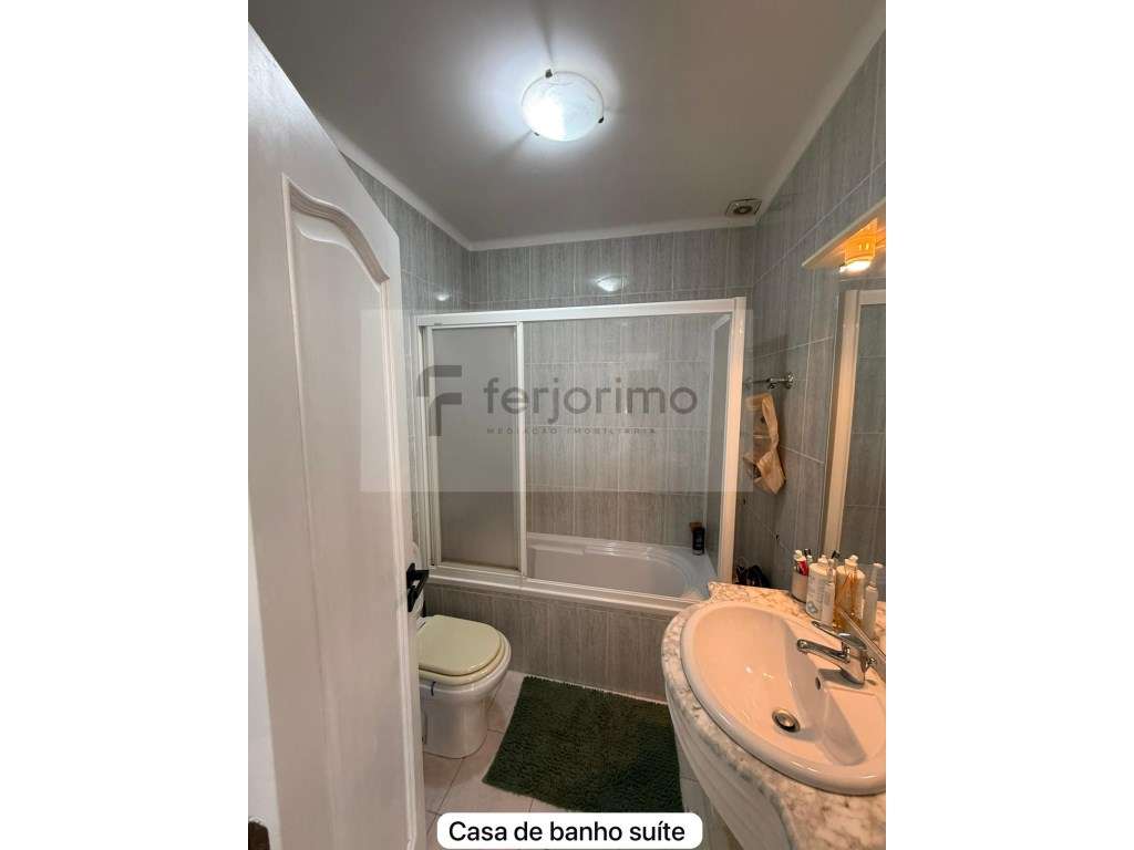 Moradia Geminada T3 com Vista Deslumbrante sobre Guimarães-12