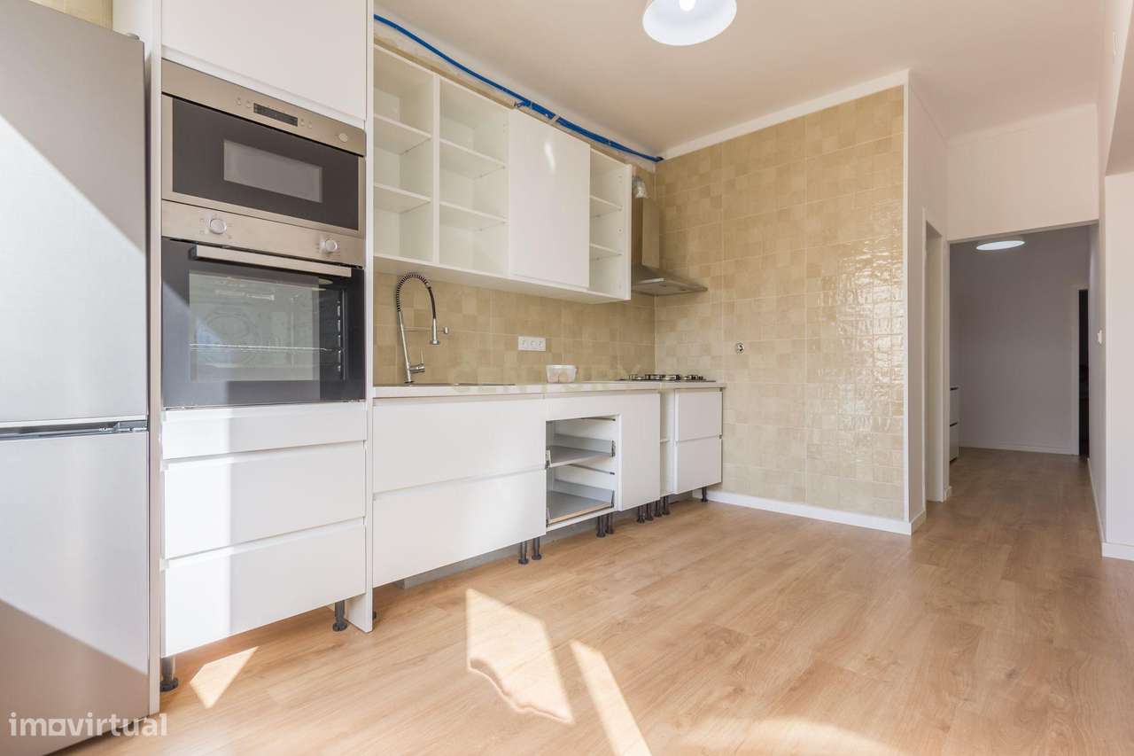 Apartamento T2 Remodelado - Baixa da Banheira - Grande imagem: 2/24