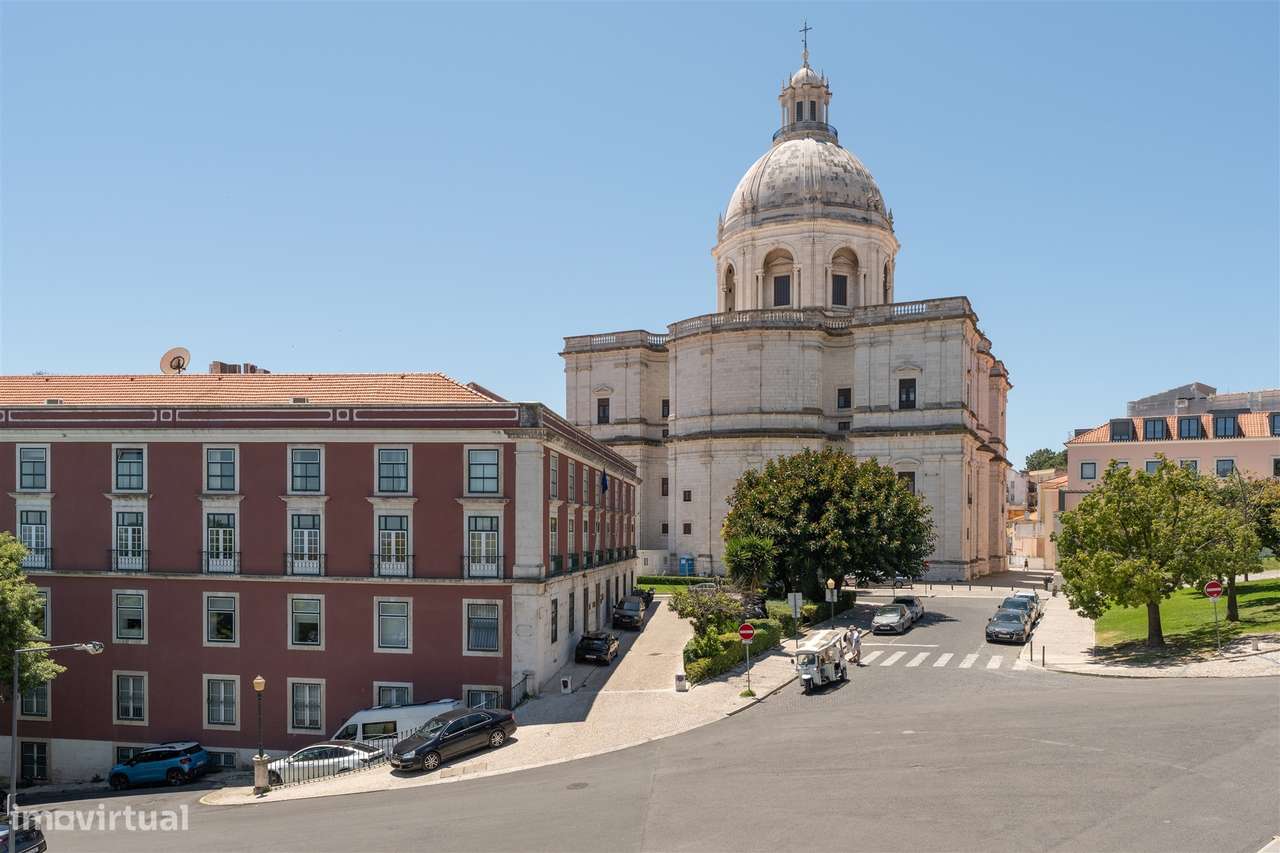 Apartamento T2 renovado, às portas de Alfama, Lisboa.-22