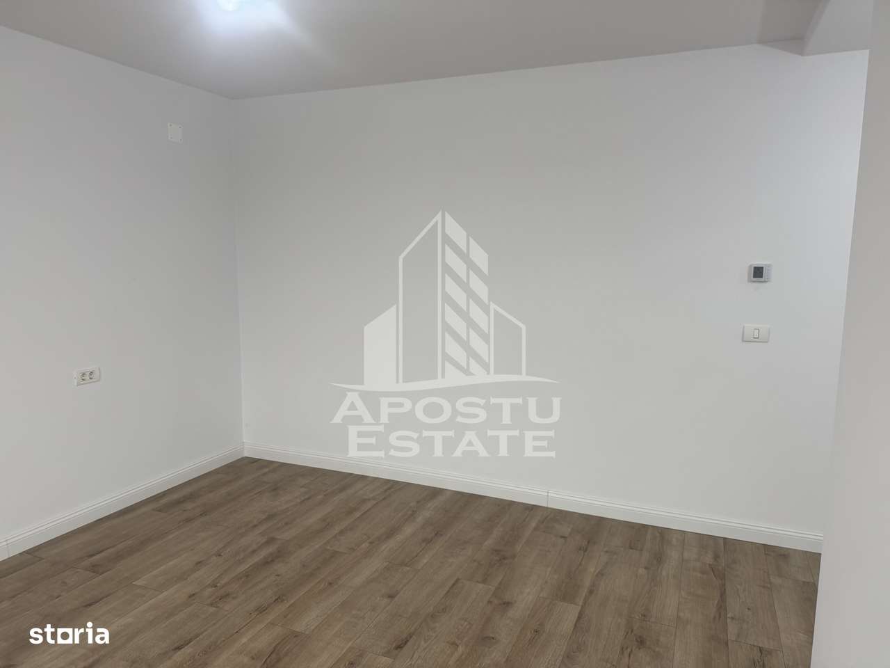 Duplex  despărțit prin garaj și camera tehnică în Giarmata - Imagine principală: 3/19