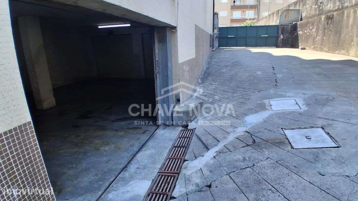Apartamento T3 com 3 frentes, varandas, garagem e elevador - Fânzeres-19