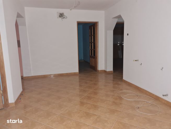 Casa 6 camere, 850 mp teren,Serbanesti- Bacau-2