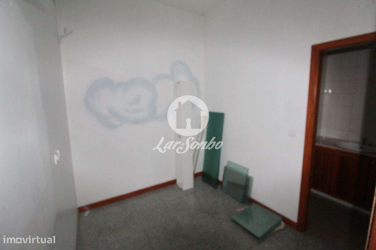 Loja no centro da cidade de Barcelos - Grande imagem: 4/21