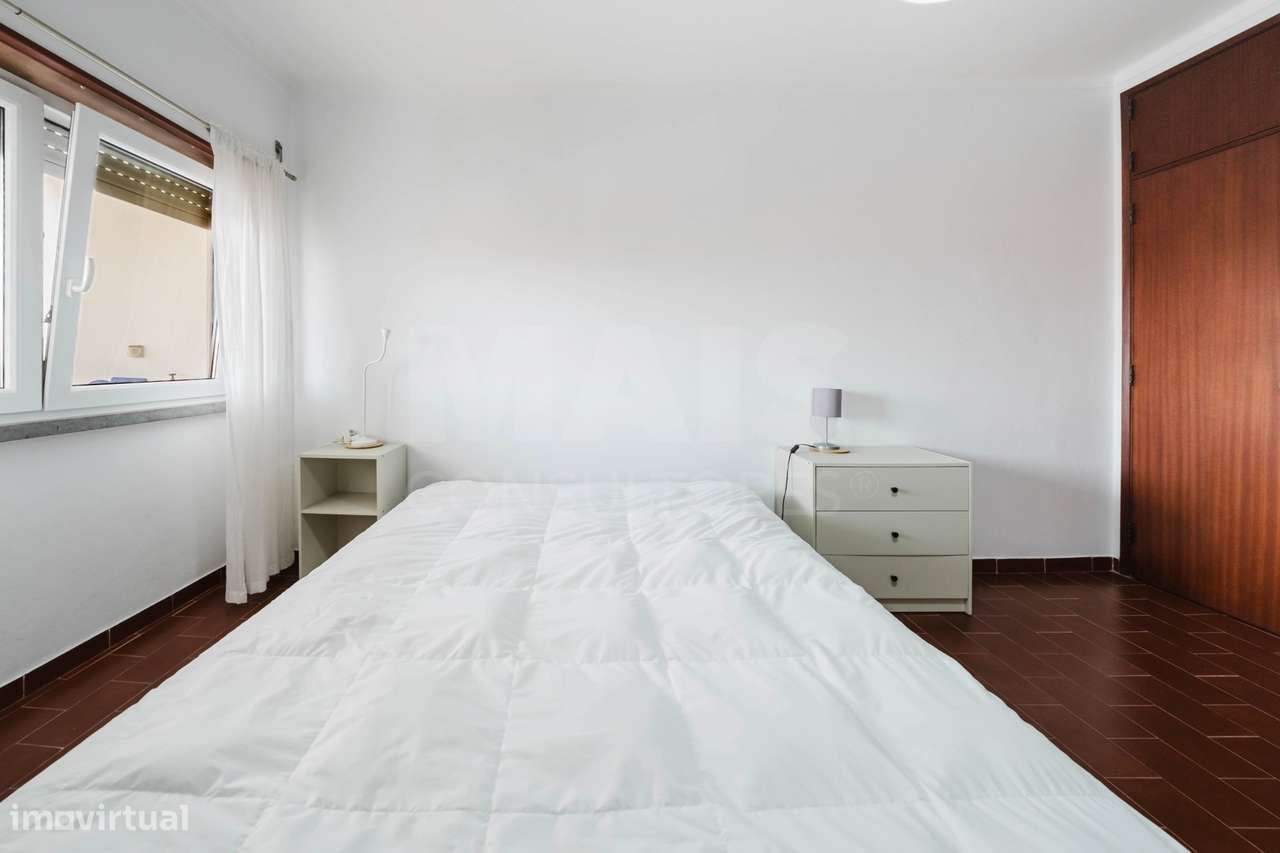 Apartamento T2 com Sótão e Varanda junto à Praia do Baleal-16