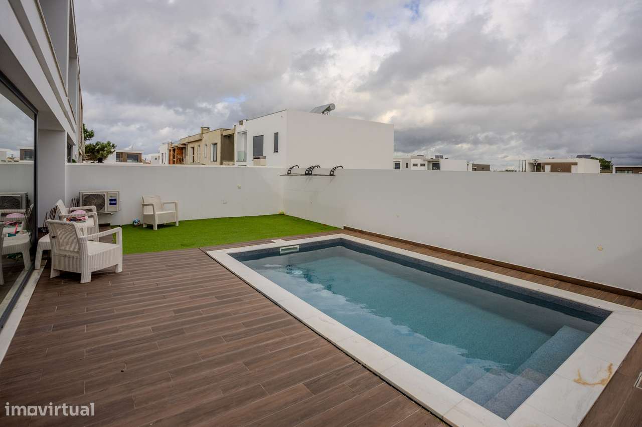 Moradia T4 Semi-Nova-31