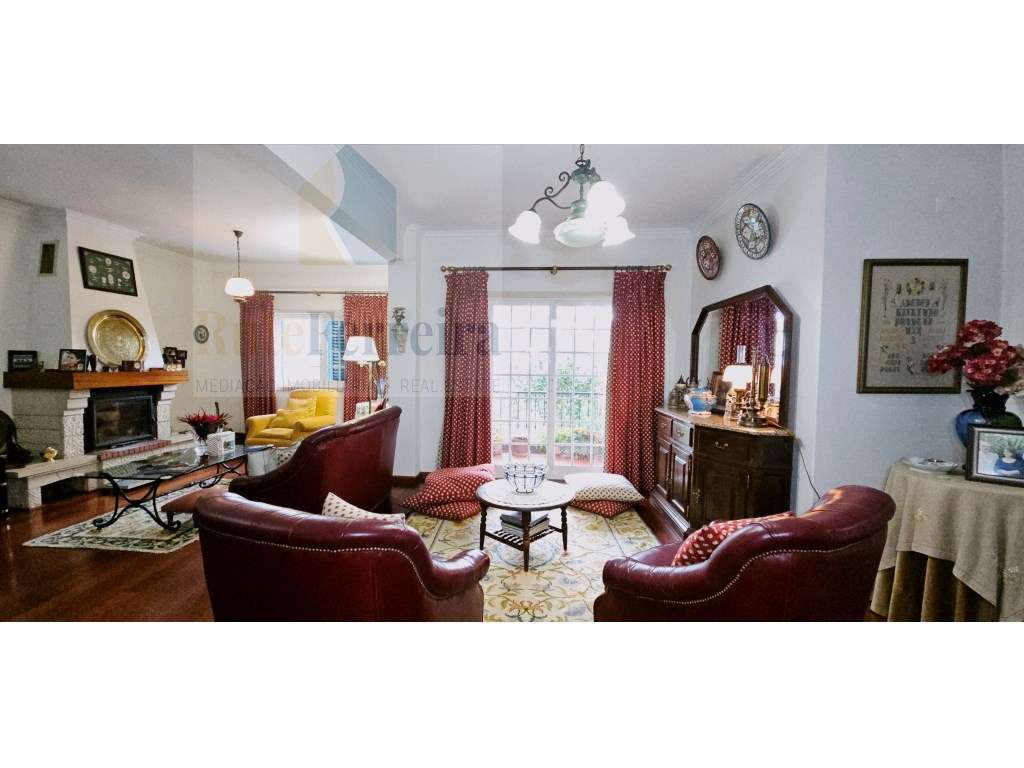 Moradia T5 com jardim privado e garagem !!-24