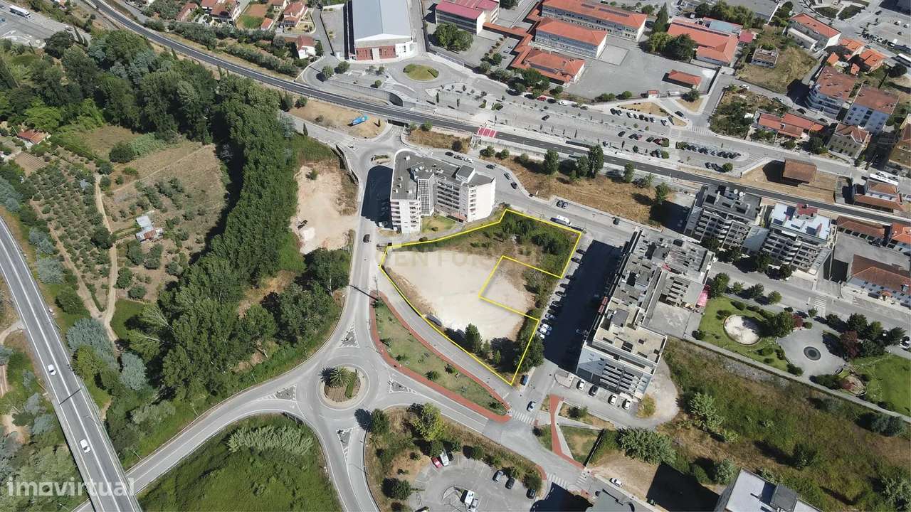 APARTAMENTO T4  EM MIRANDA DO CORVO-10