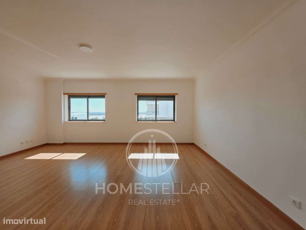 Apartamento T2 Atalaia com Arrecadação e Parqueamento-5