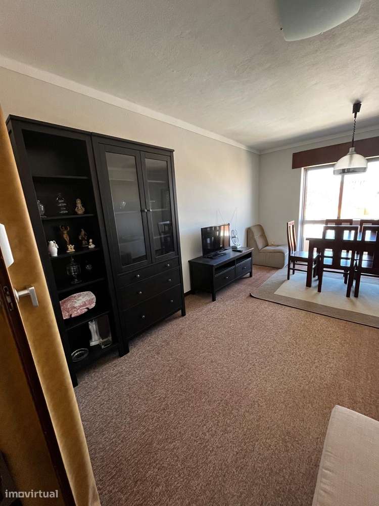 Apartamento T2 com varanda e cozinha separada em Bombarral - Grande imagem: 5/21