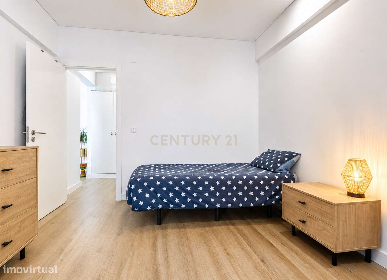 Apartamento  T1 - totalmente remodelado - Elevador-  S. António Capari-11
