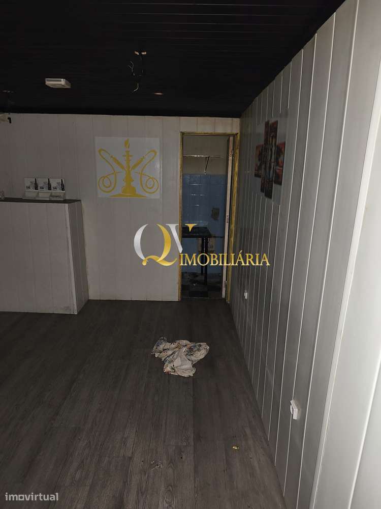 Excelente loja para venda sita no Cacém-1