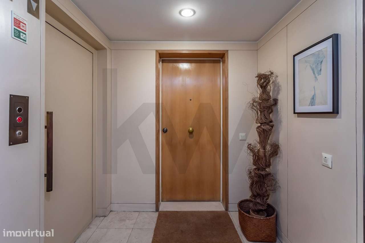 Apartamento T3 Renovado no Condomínio Torres de Lisboa | Laranjeiras S-45