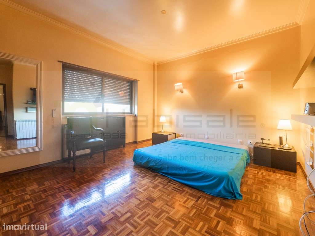 T4 com parqueamento e arrecadação a 2 min. do metro do Lumiar-26