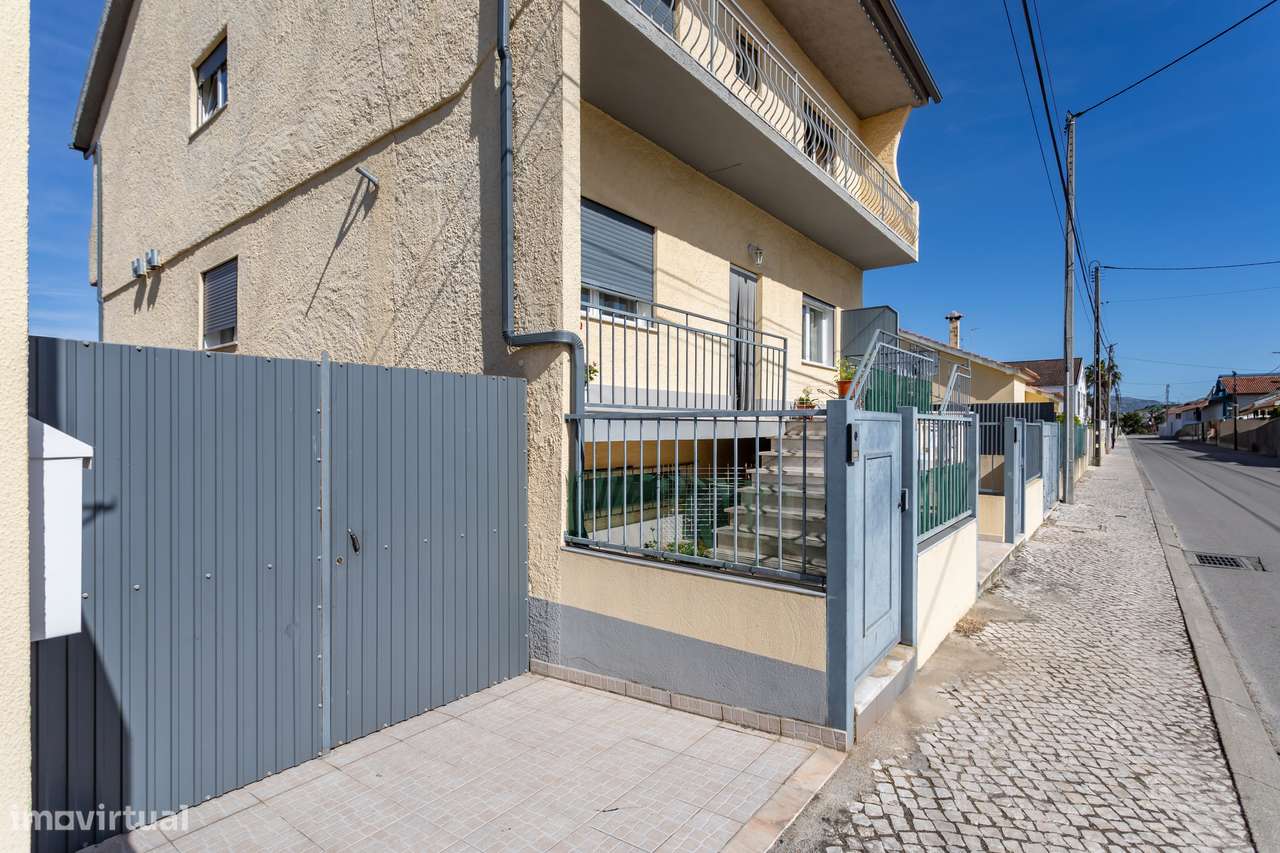 Andar de moradia T3 com terraço e cave muito espaçosa-36