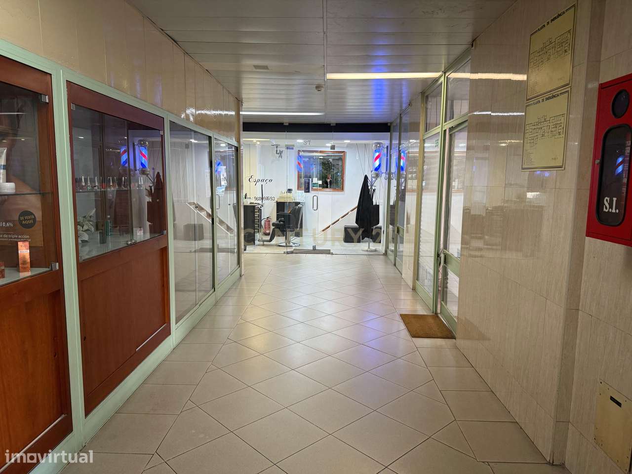 Loja totalmente equipada  – Santo António dos Cavaleiros-5