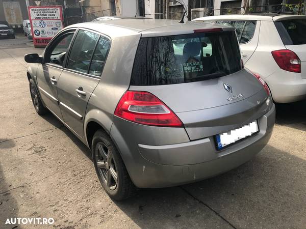 Dezmembrez Renault Megane 2 facelift 1.6 benzina 2007 - 5