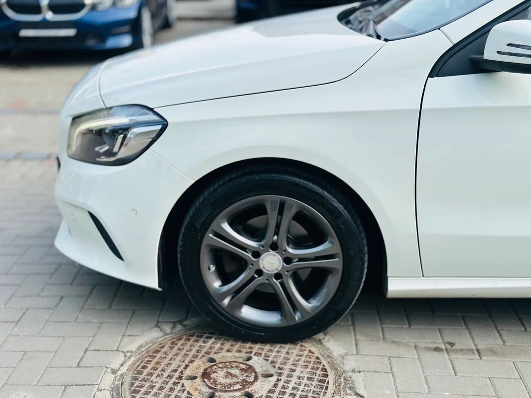 Mercedes-Benz A 180 (BlueEFFICIENCY) 7G-DCT Urban - 24