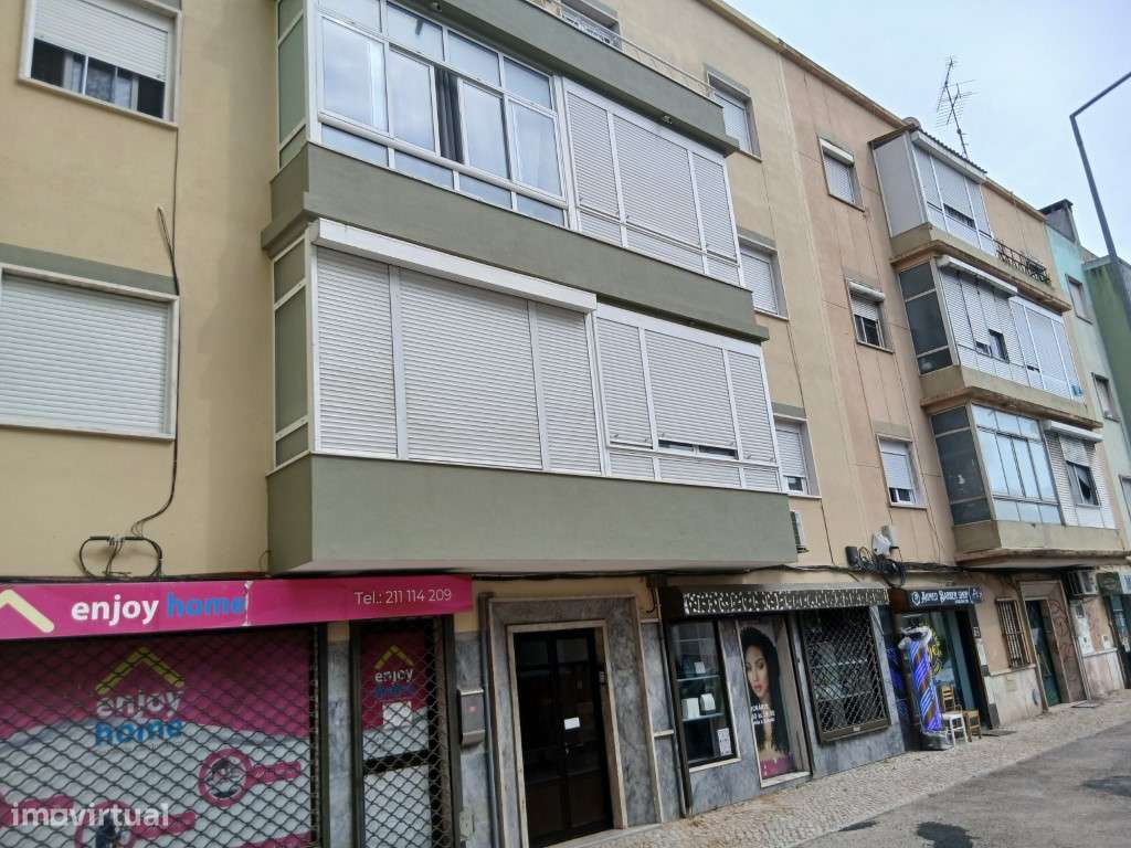 T2 renovado em Odivelas, Lisboa-17