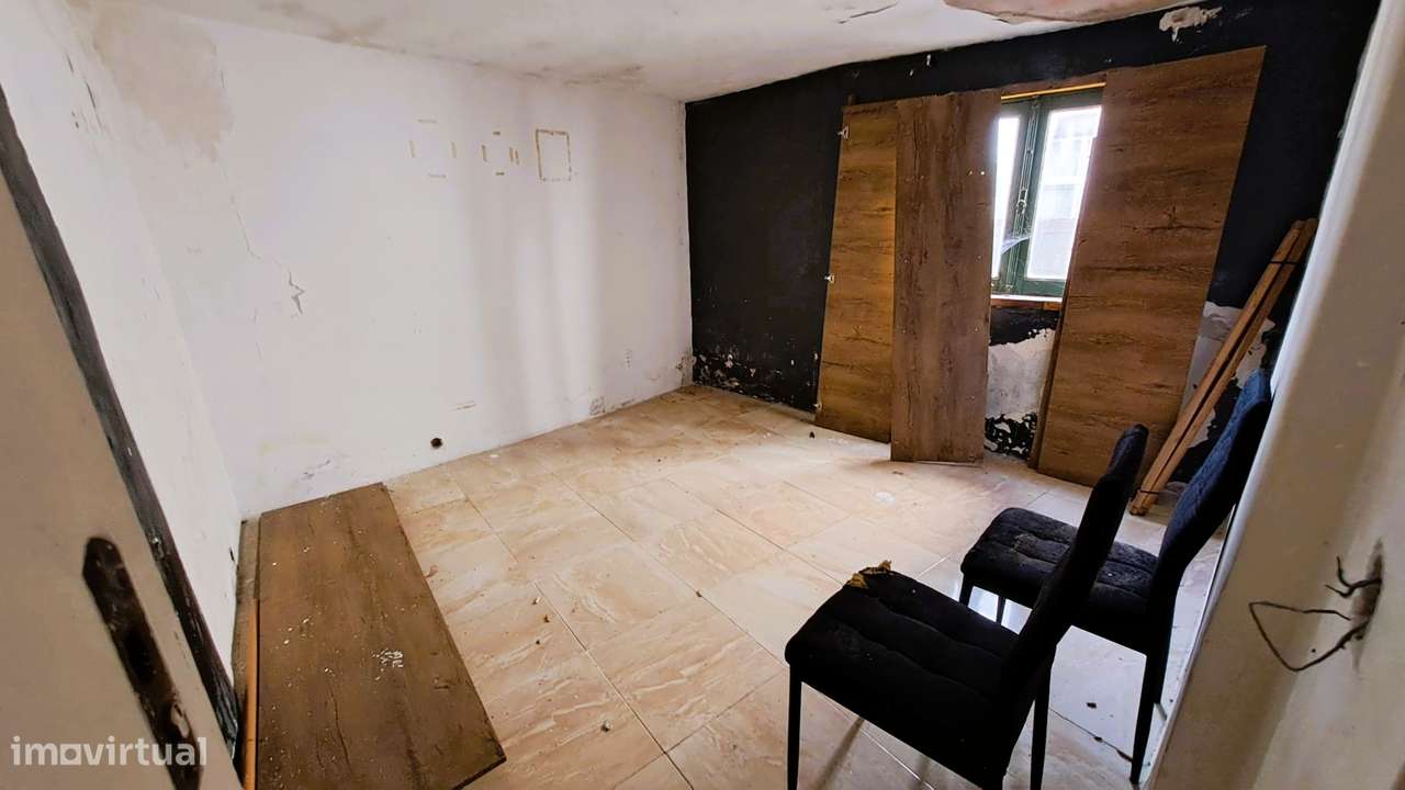 Moradia T6 para reconstrução- Santa Clara, Coimbra-6