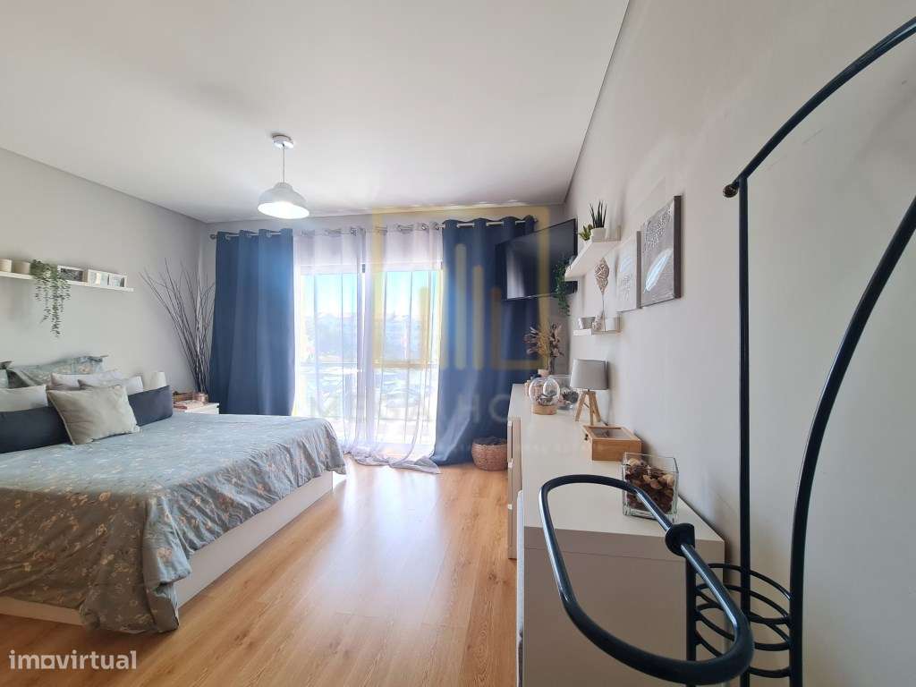 Apartamento T3 com Terraço e 3 WC, em Lagoa.-43