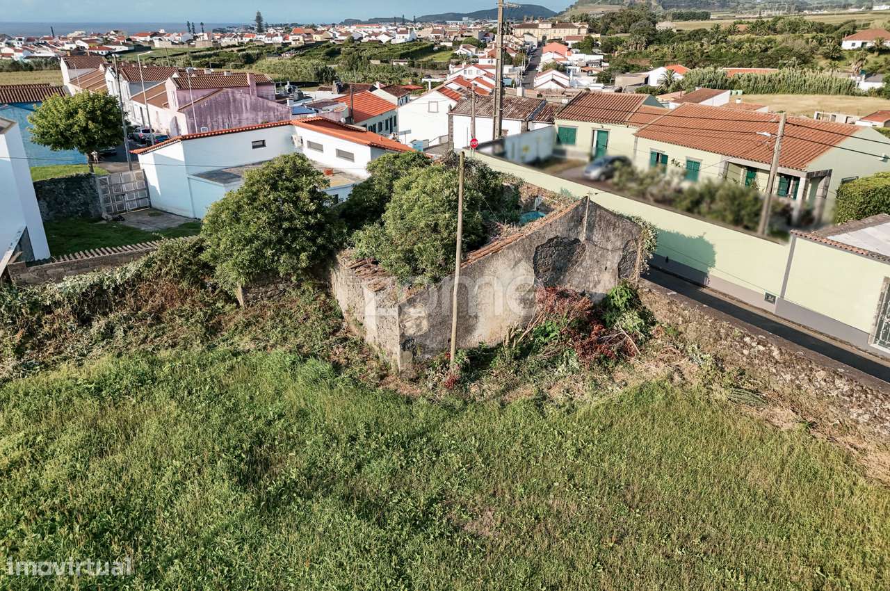 Conjunto Imobiliário com Moradia, Ruína e Terrenos na Ribeira Grande-13